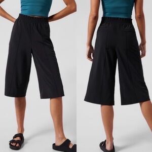 Athleta Savannah Bermuda Capri Short